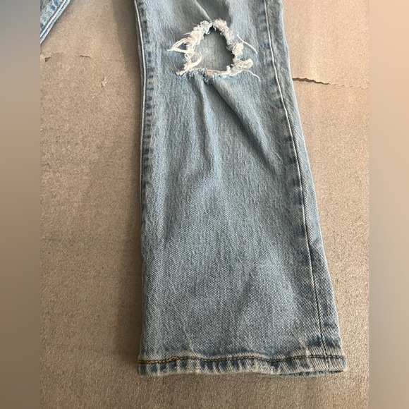 [26]Vintage Levi’s Wedge Straight Light Blue Distressed Jeans - Picture 2 of 8